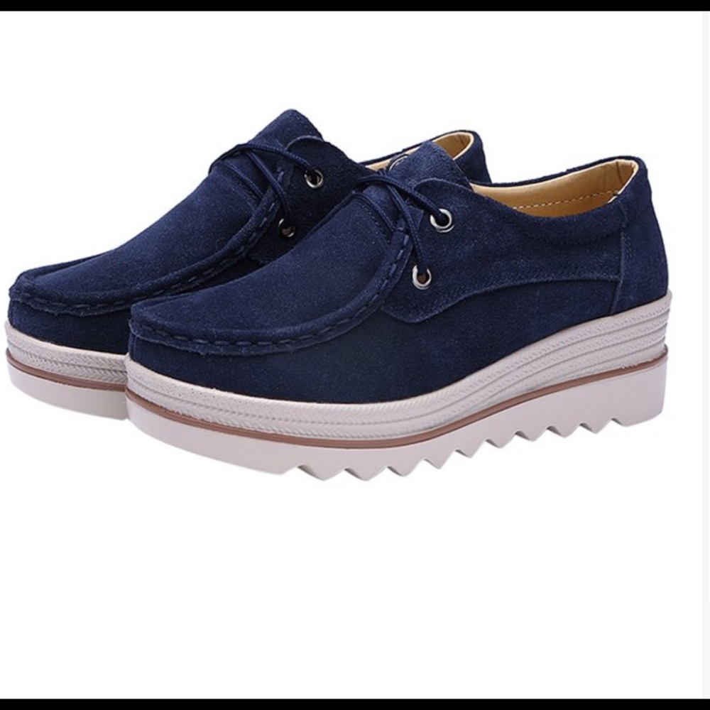 NEW in Box- Miracle Navy & White Lace-Up Oxford- 8